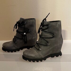 Sorel Joan Of Arc Women's distressed gray with black laces, Wedge Boots.